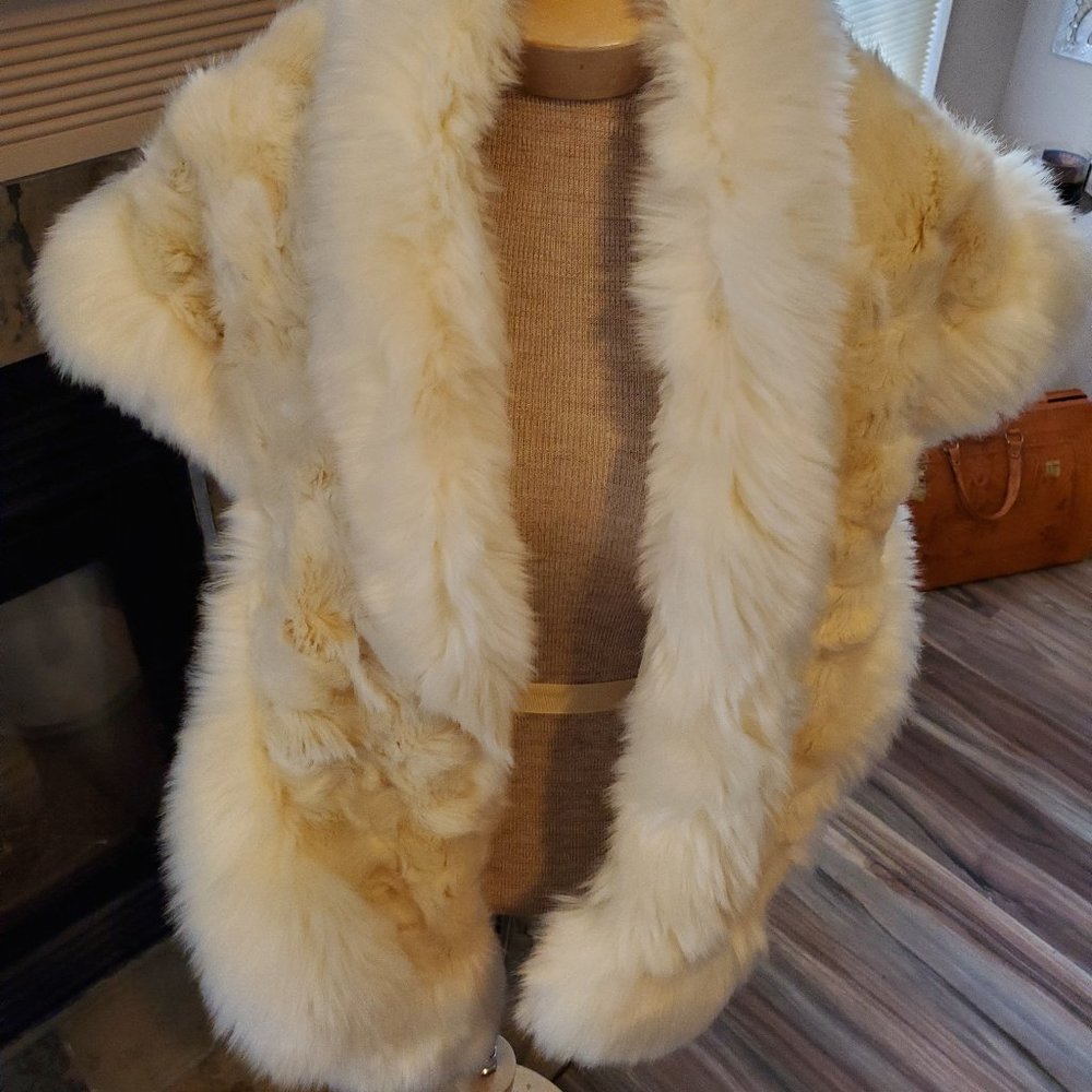 Faux fur shawl stole - Picture 2 of 4